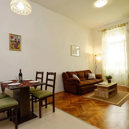 Eliana Apartment *
